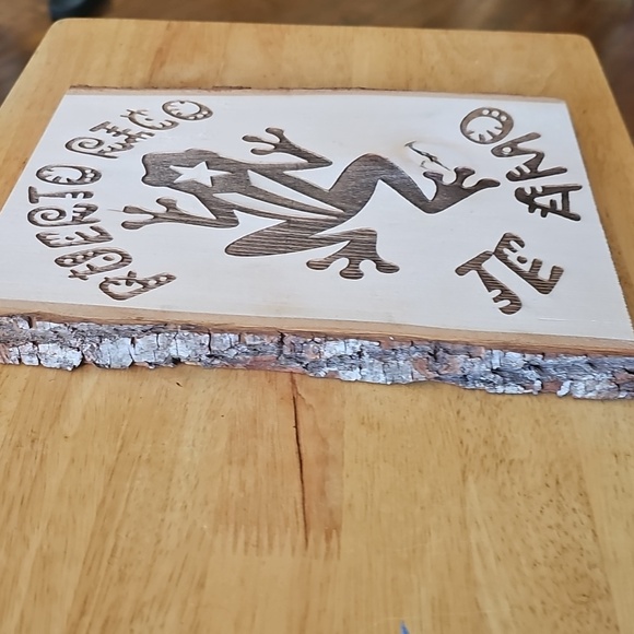 Carved Wooden Frog Plaque - Picture 2 of 5